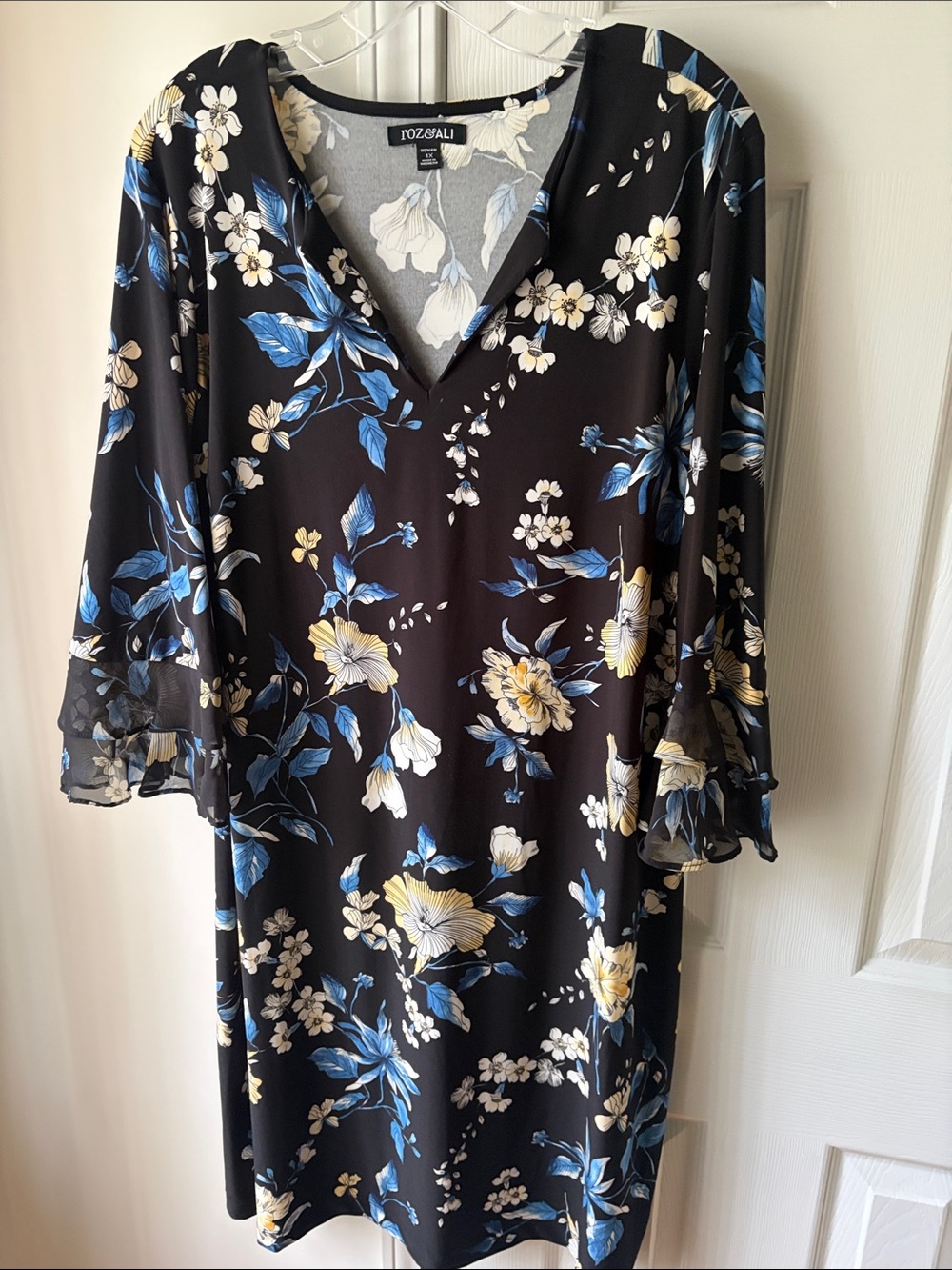 Roz & Ali Black Floral V-Neck Midi Dress with Blue and Cream Blooms
